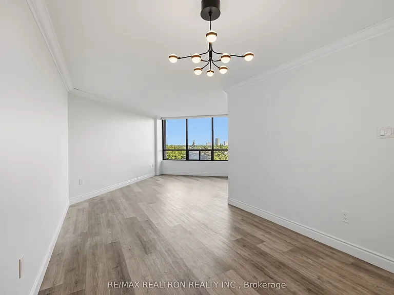 7440 Bathurst St #608 — Photo 12