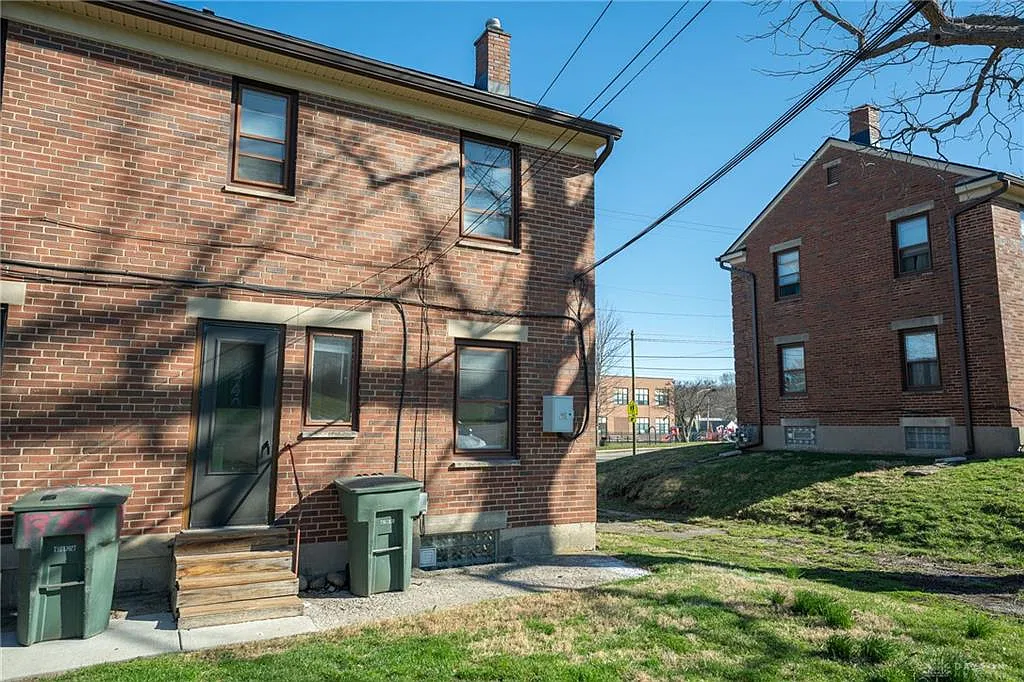2 bed, 912 sqft, $880 — Photo 2