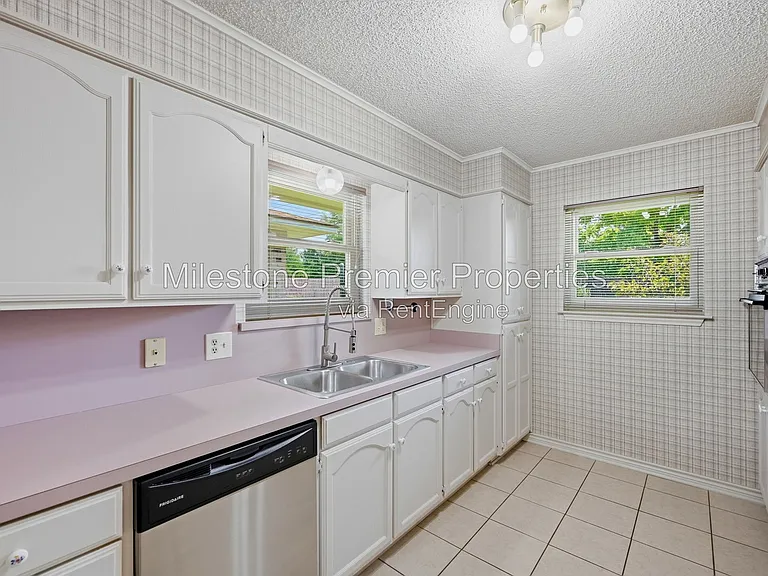1908 Paula Dr — Photo 9