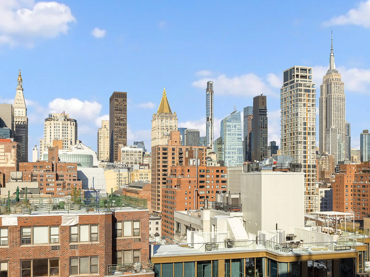 305 East 24th Street — Photo 2