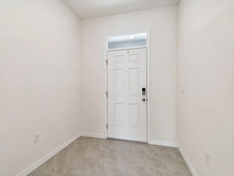 32935 Regent Canal St — Photo 9