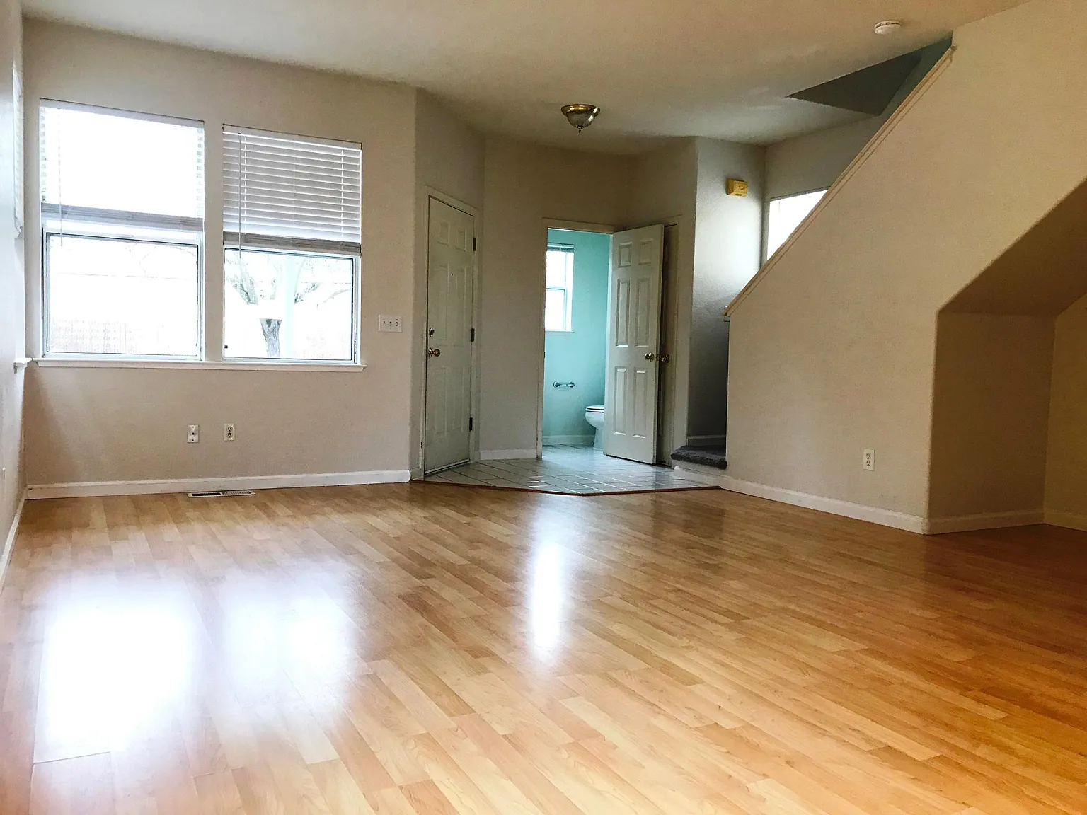 1471 Eardley Ave — Photo 3