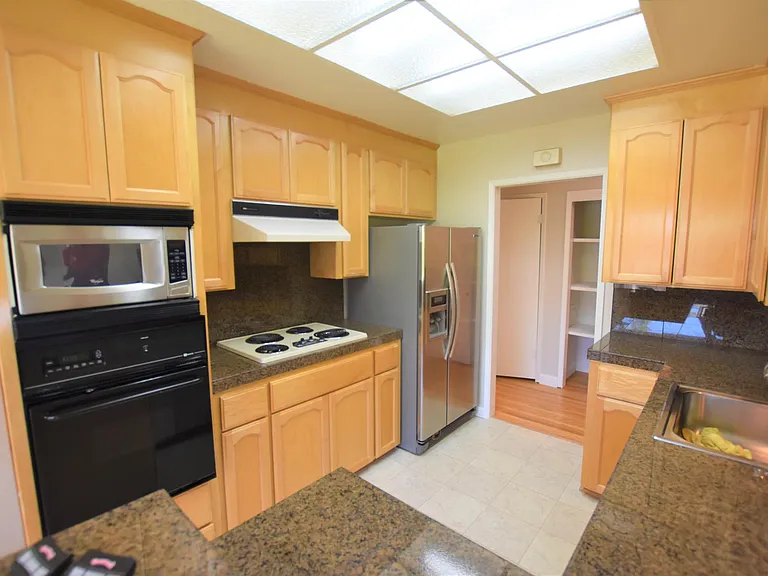1476 Bedford Ave — Photo 3