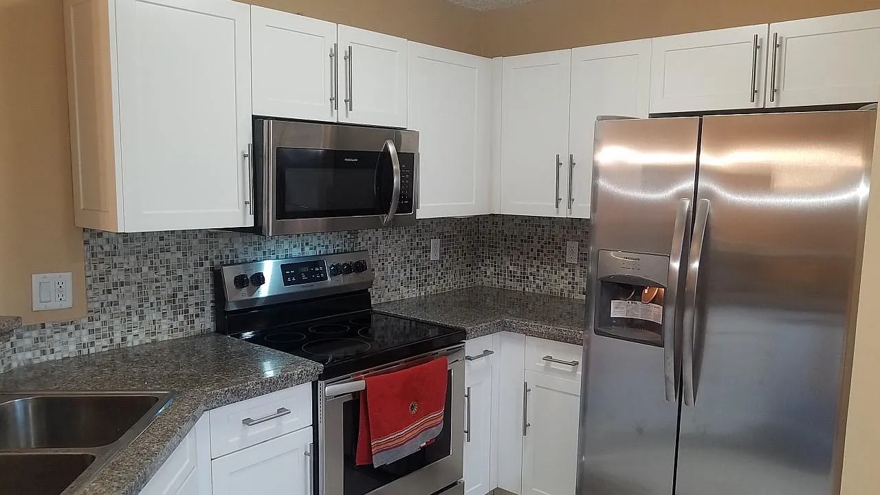 4718 SW 13th Court — Photo 1