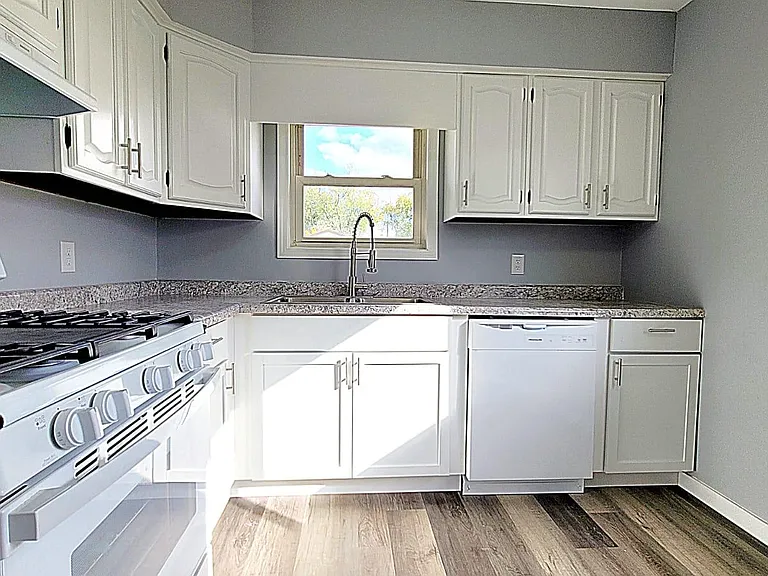 805 Reddick St — Photo 9