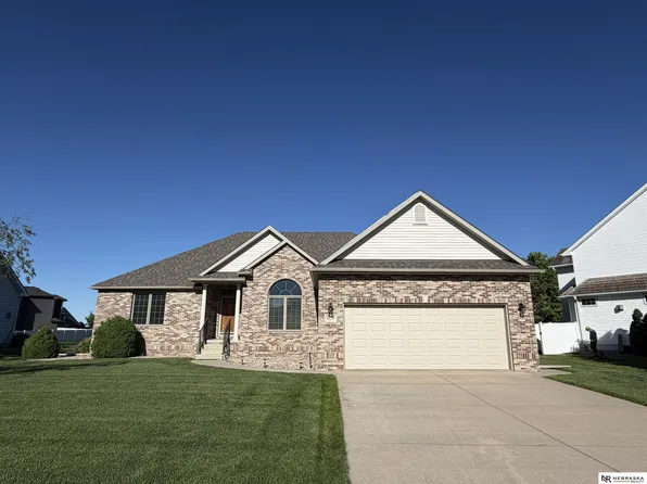1250 Glenwood Ct, Fremont, NE 68025