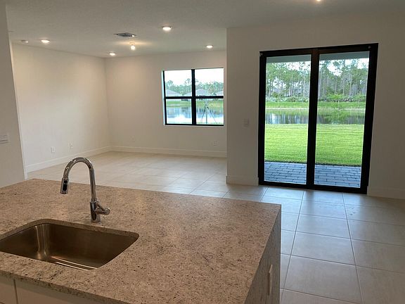5th image of 6821 SE Park Trace Drive