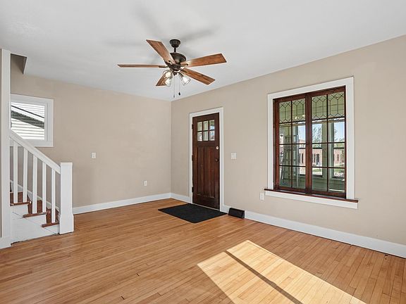 5th image of 321 1st St NE