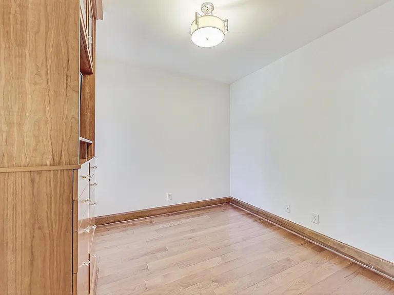 311 6th St SE #3 — Photo 9
