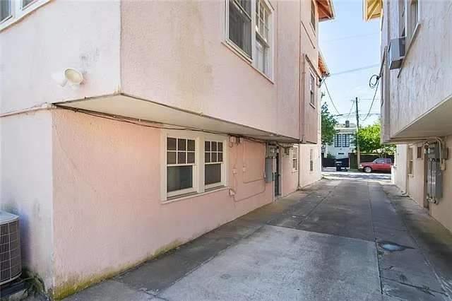 4809 Carondelet St — Photo 2