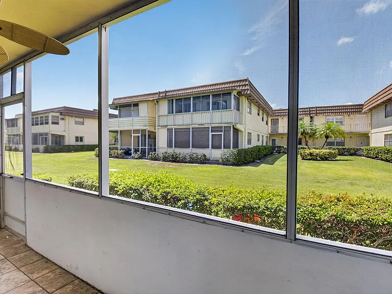 65 Saxony Cir #65-B — Photo 13