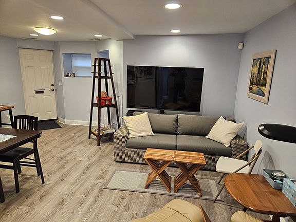 2nd image of 1842 W Barry Ave #B