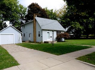 215 9th St, Lacon, IL 61540