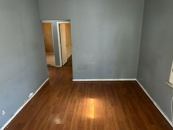 3rd image of 3229 Kirby Ave