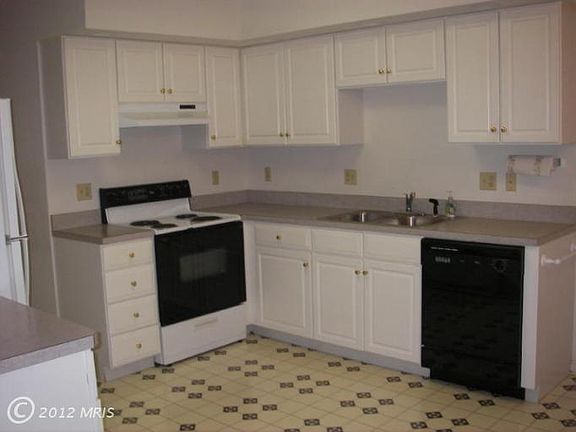 3rd image of 414 Deborah Ct