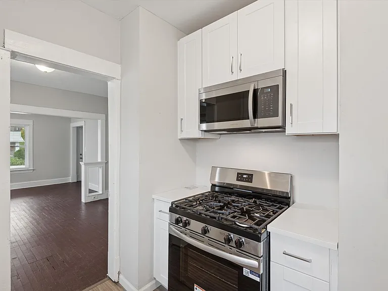 2302 Saratoga Ave — Photo 8