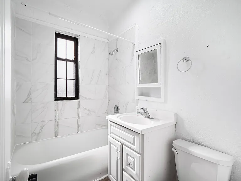 Middlehurst Apartments — Photo 6