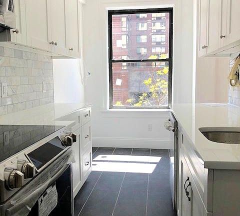 3rd image of 706 W End Ave #7D