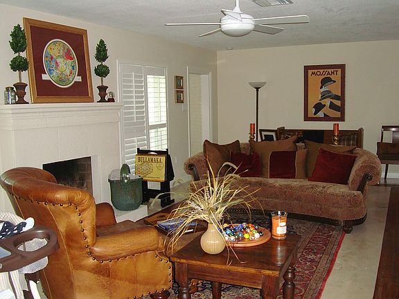 3rd image of 409 Paloma Pl
