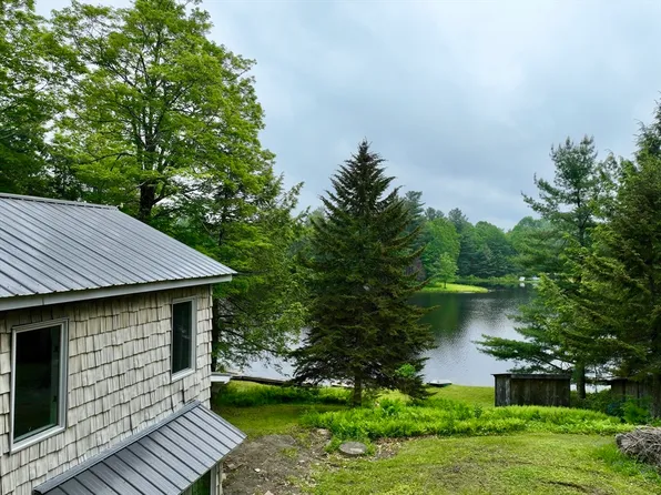 40 Papoose Lake Dr, Heath, MA 01346