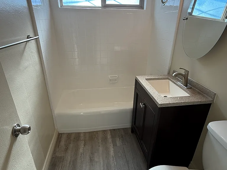 Village Glen Apartments — Photo 23