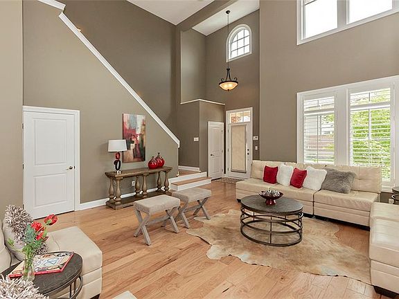 5th image of 160 Ashbourne Dr #1
