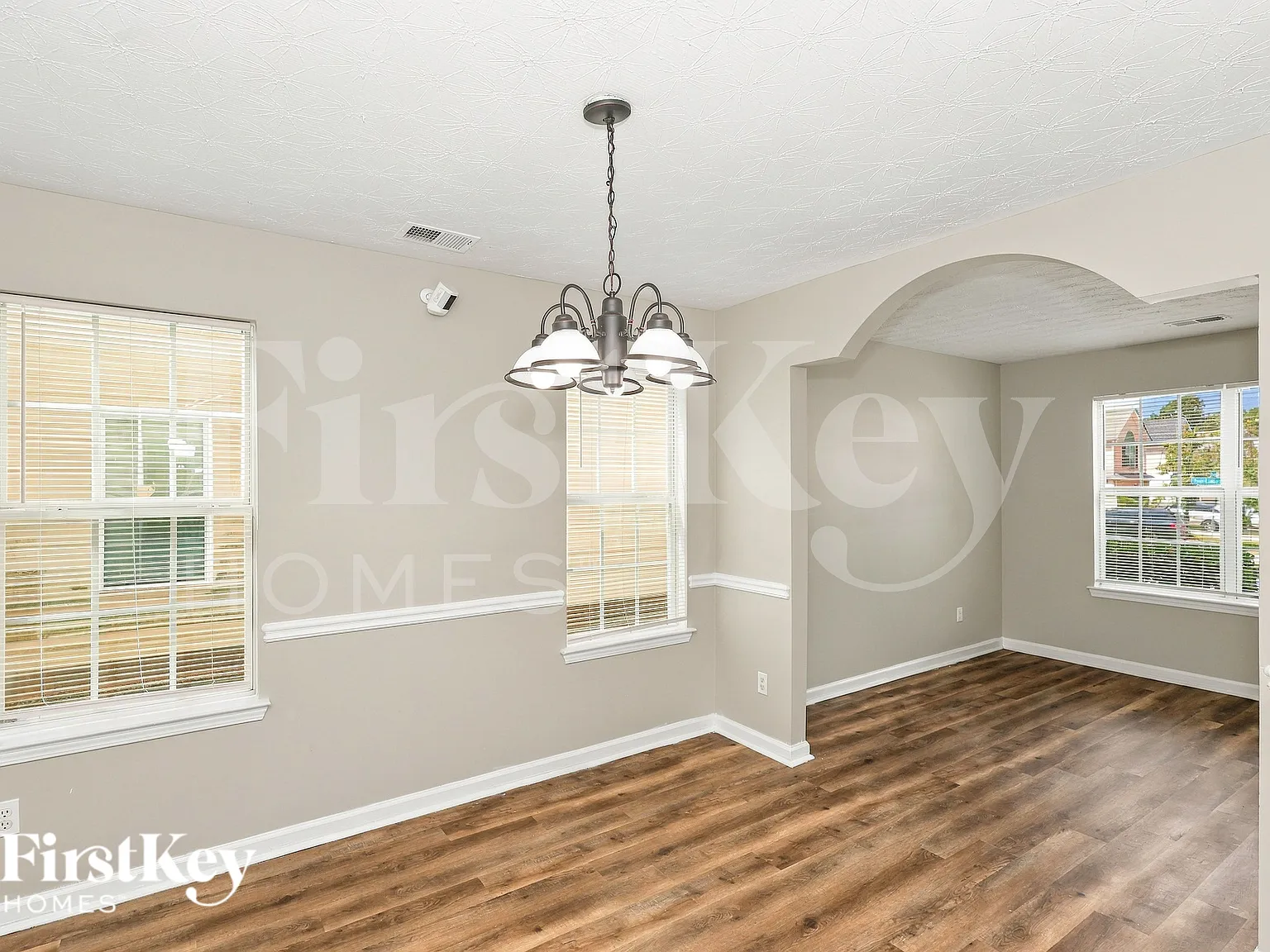 4 bed, 2.5 bath, 2037 sqft, $2,080 — Photo 4