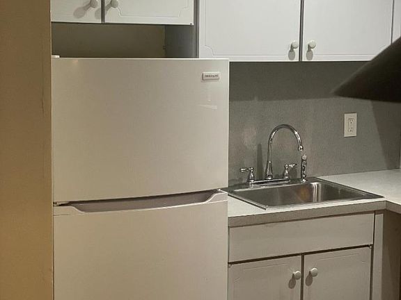 4th image of 161 Evergreen Rd #13A
