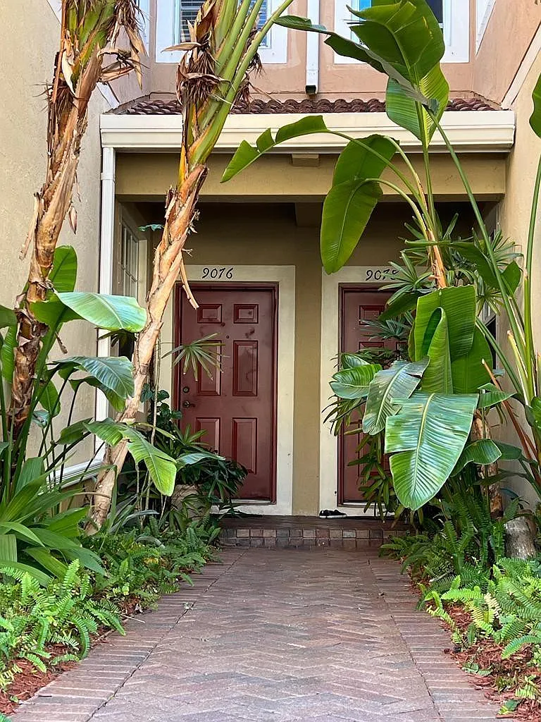 3 bed, 2.5 bath, 1777 sqft, $3,200 — Photo 2