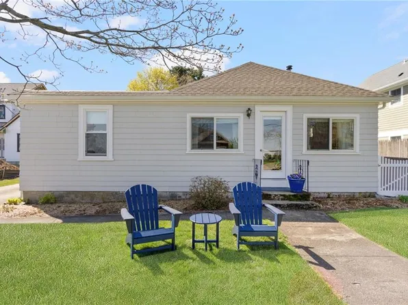 214 Charlotte Dr, Warwick, RI 02818