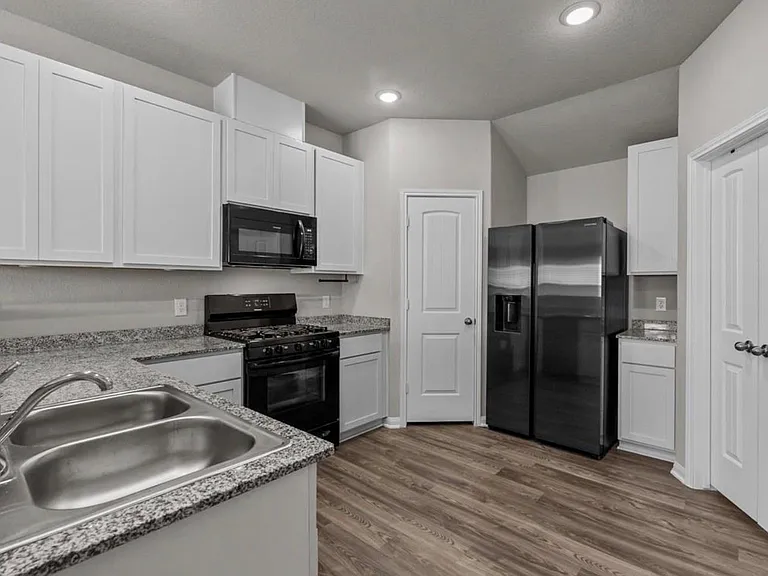 5339 Cj Walker Ln — Photo 6
