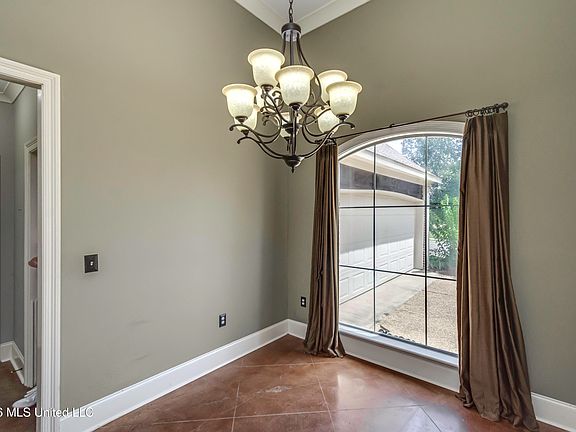 5th image of 621 Huntington Dr