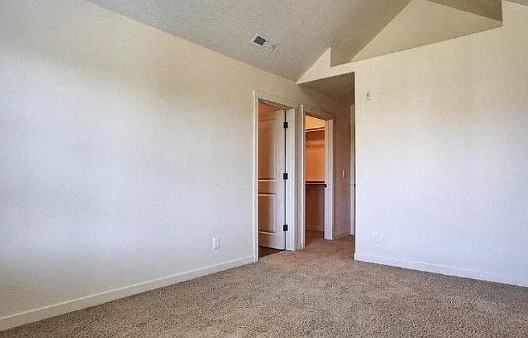 7843 NE Rockne Way — Photo 7