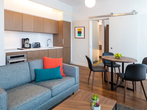 400 W 42nd St #26D, New York, NY 10036