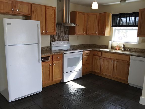 5th image of 317 Parker St