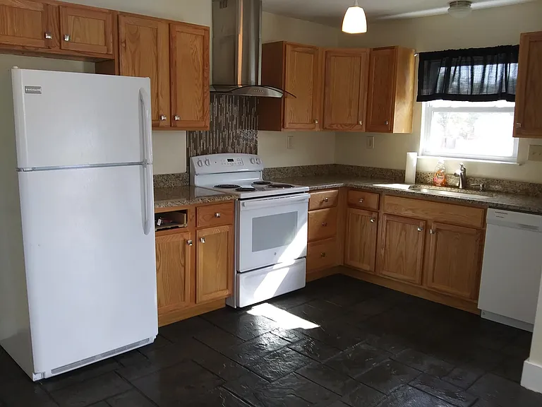 317 Parker St — Photo 1