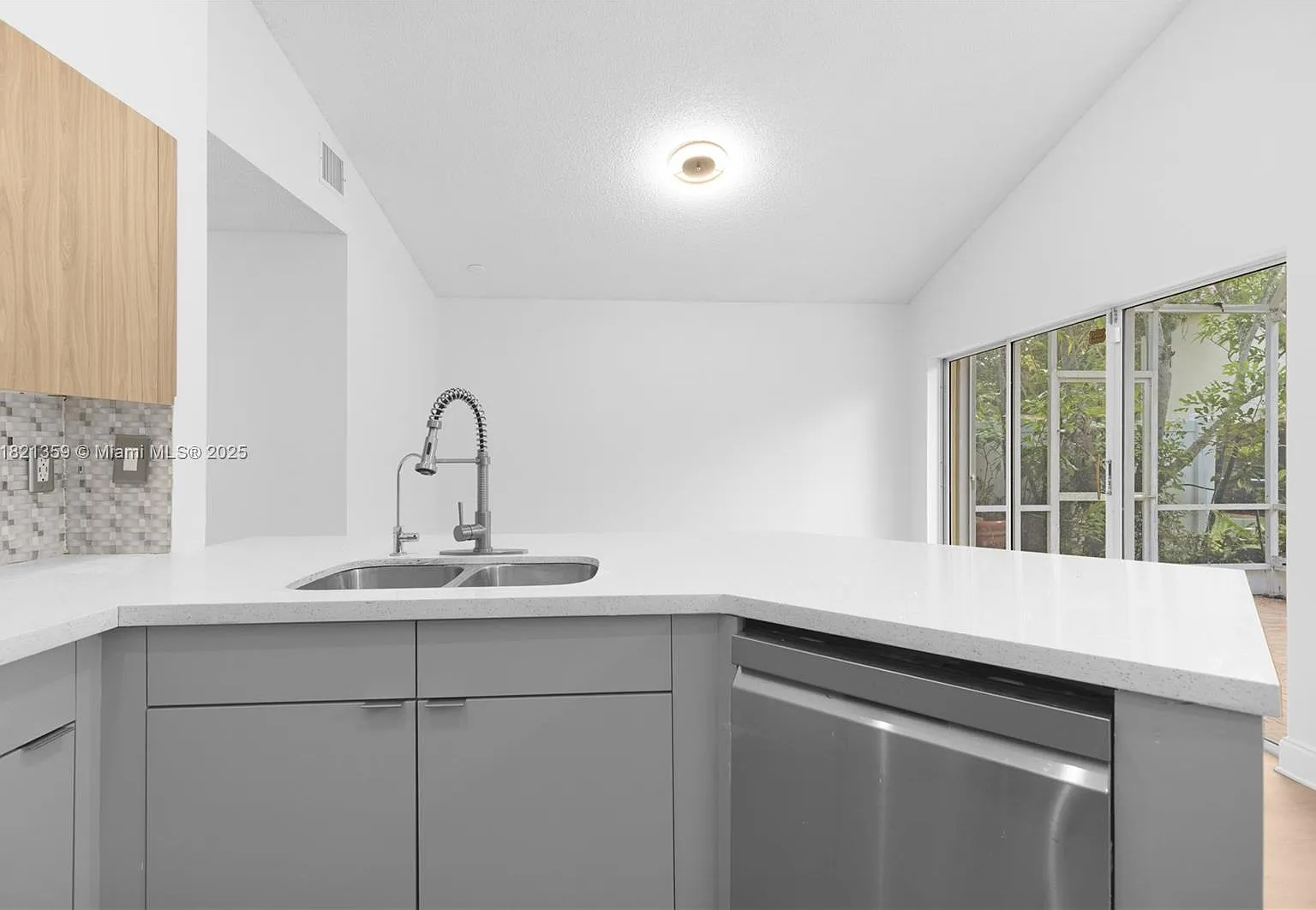 3 bed, 1777 sqft, $4,200 — Photo 3