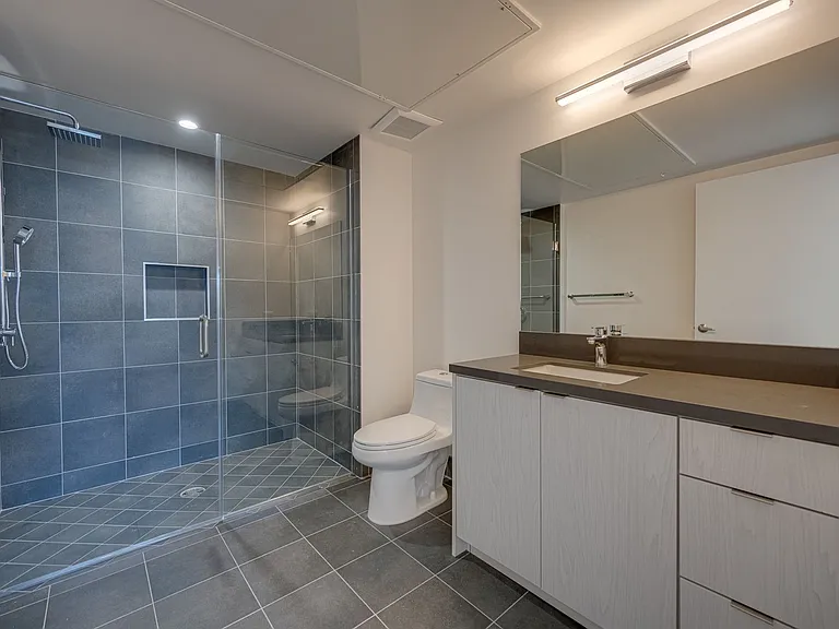 5122 Maplewood - Luxury Apartments — Photo 17
