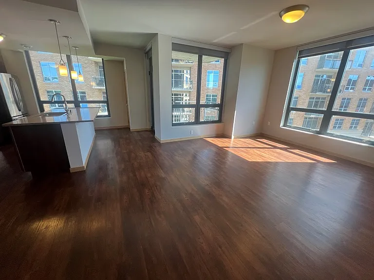 Venture Luxury High Rise — Photo 260