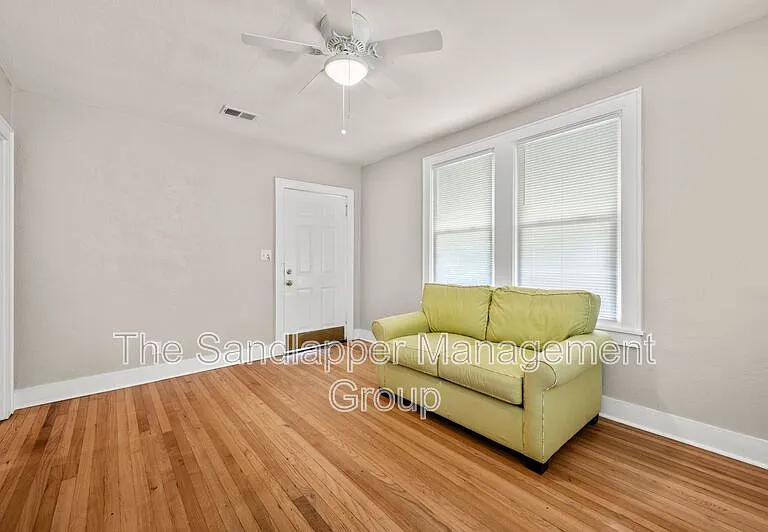 2319 Kent Ave — Photo 2