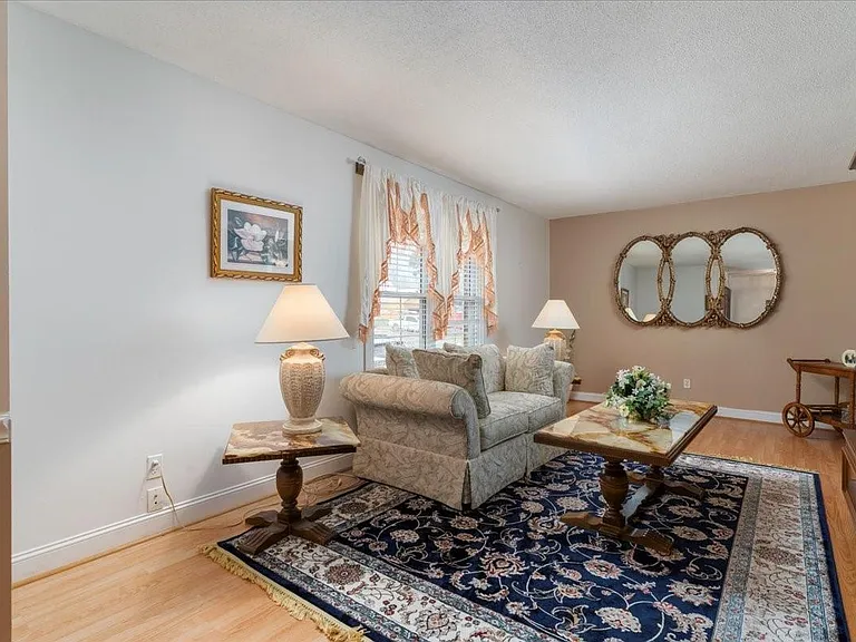 109 Swan Dr — Photo 9
