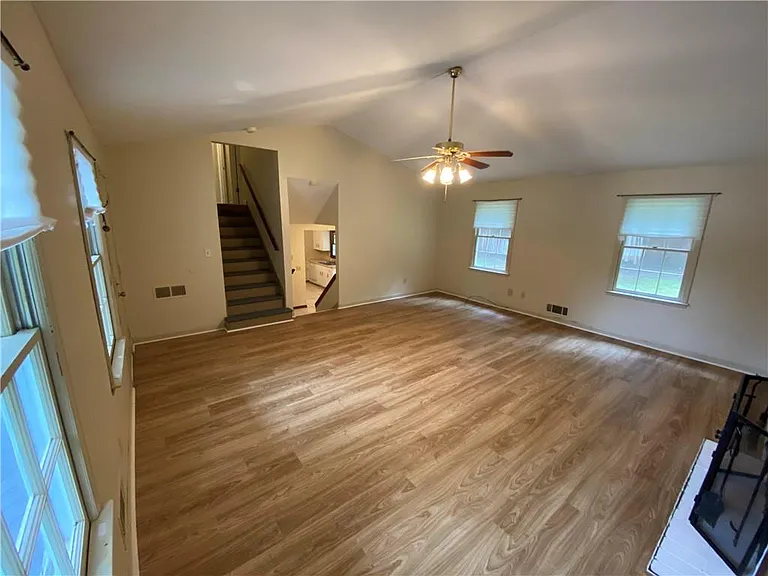 475 Radio Ct — Photo 3