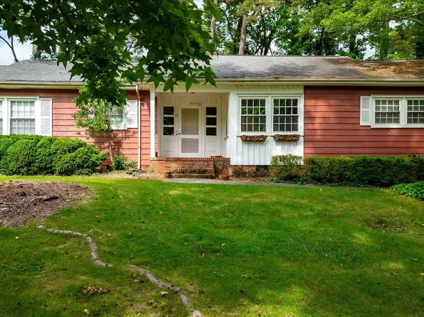 6 Wildwood Rd, Greenville, SC 29615