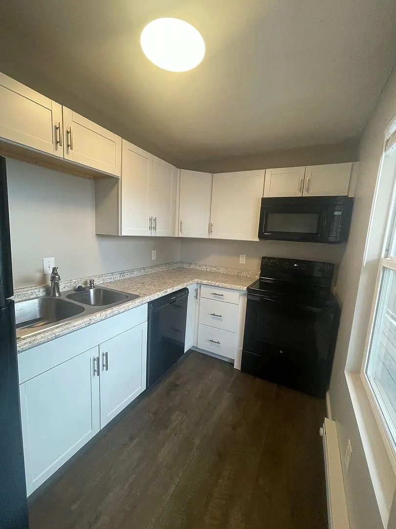 Flats on Main — Photo 2