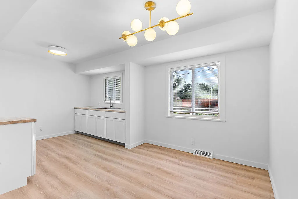 3 bed, 1012 sqft, $1,300 — Photo 3