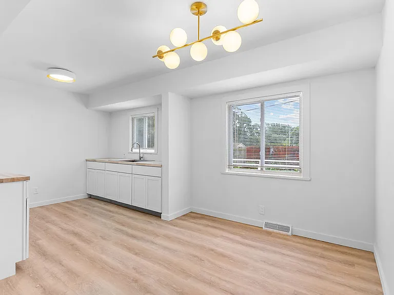 1605 Barbara Dr — Photo 3