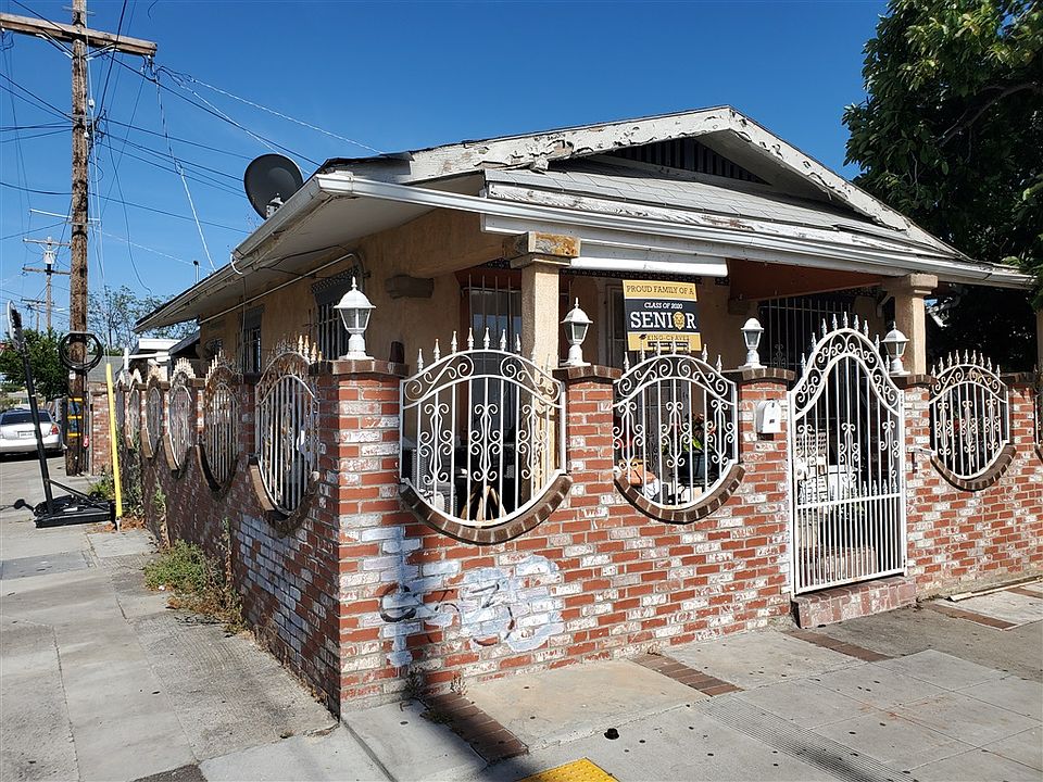 1st image of 323 32nd St
