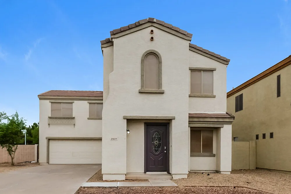 3 bed, 2.5 bath, 2170 sqft, $2,220 — Photo 1