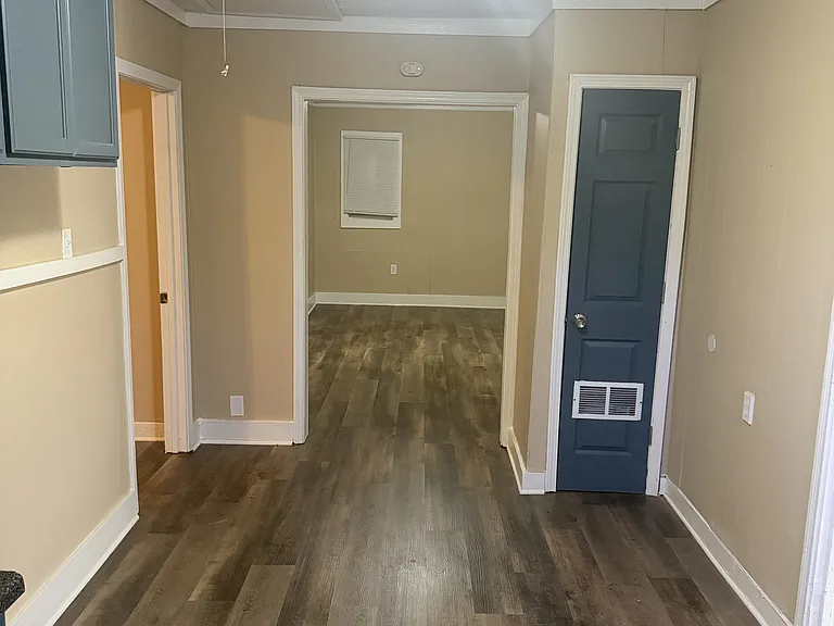 1461 Wilson St — Photo 3