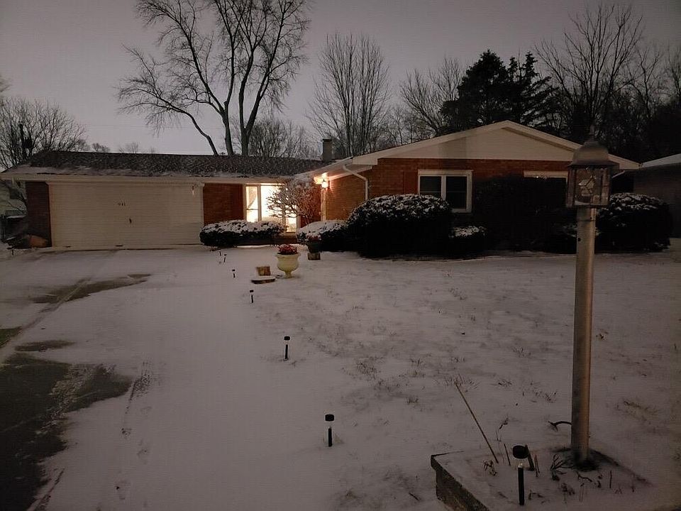 1st image of 941 W 66th Pl